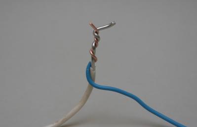 Как да свържете проводниците, без да ги усуквате заедно?