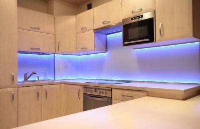 DIY osvetlitev pod omarami v kuhinji
